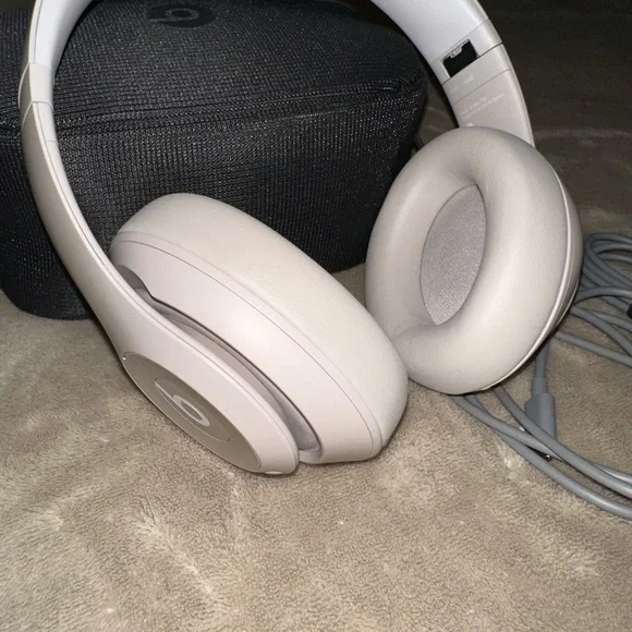 Beats Studio Pro in Sandstone